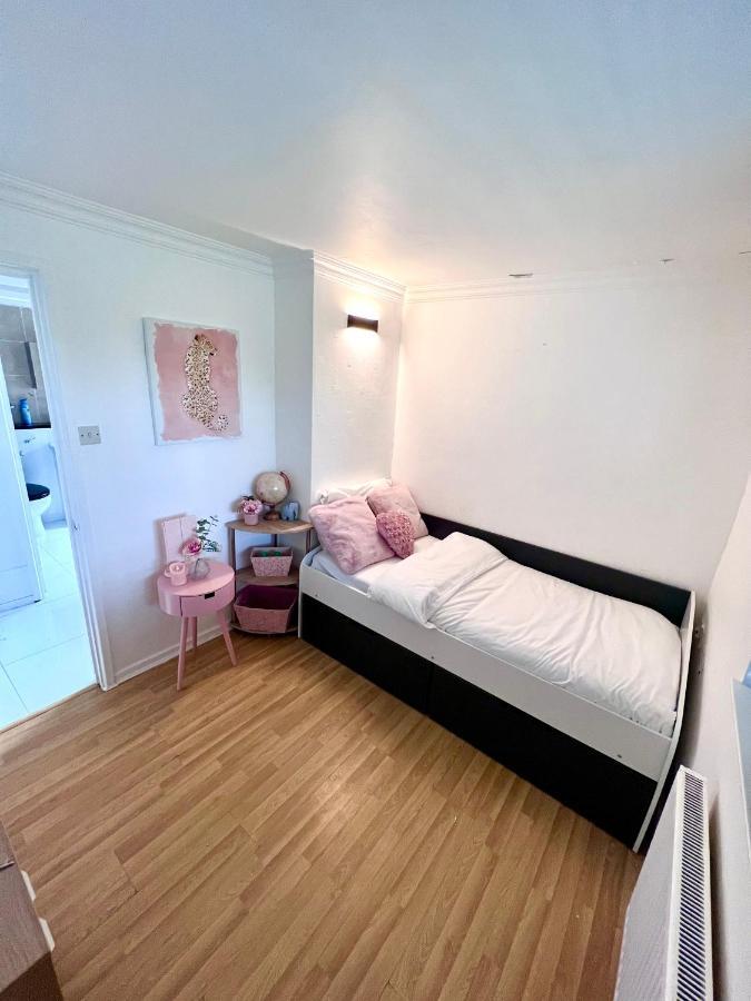 Homely Cozy 1 Bedroom Apartment London Borough of London Borough of Croydon Exterior foto